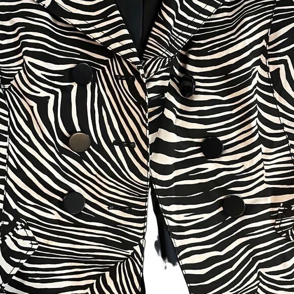 Ann Taylor, beautiful zebra print coat fully lined size medium - Picture 4 of 5